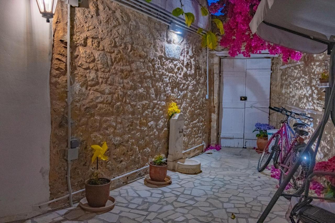 The Venetian Walls 'Central House With Private Courtyard - Charmy & Cheap' Heraclión Exterior foto